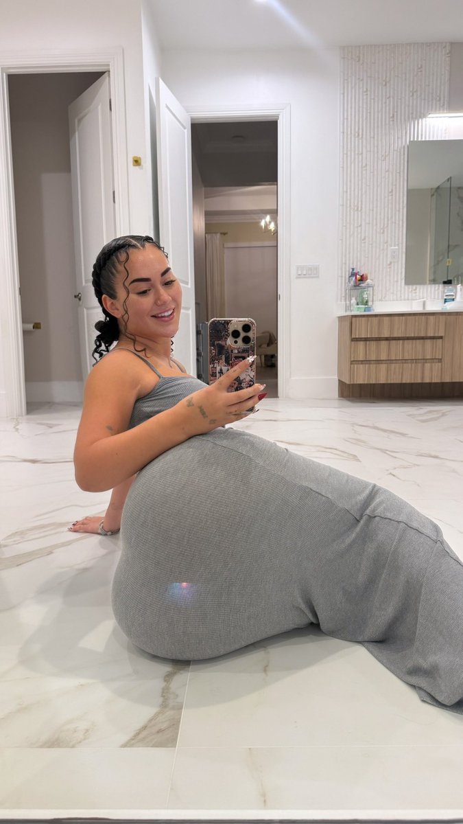 ShellieArredon1's tweet photo. Would you accept a friend request from a 30year old? Asking for a nudes chat too😉 https://t.co/sqRciFfimb