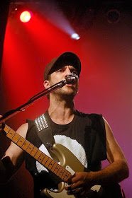 lacuevacultural's tweet photo. #Efemérides #LaCueva 4 de enero de 2011. Muere Gustavo Kupinski. Fue guitarrista de la banda argentina Los Piojos y posteriormente de Las Pelotas. Falleció junto con su mujer y una de sus hijas en un accidente de tráfico 

#GustavoKupinski #LosPiojos #LasPelotas #rock #music https://t.co/8U2WgvdvTm