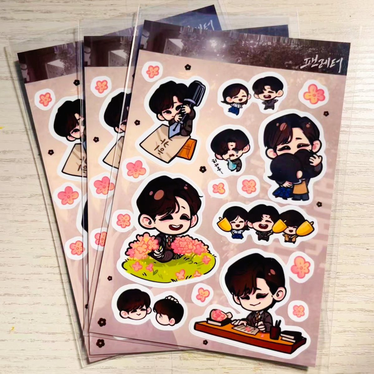 💛RT면 감사합니다!!!
✉️💌팬레터 무인나눔

🕒1/6밤 1/8밤 1/15밤
💛 매일 밤 각 20장 준비되어 있습니다!

💛스티커입니다!
💛수령위치 당일 공연 시작 30분 전에 댓글로 알려드리겠습니다～