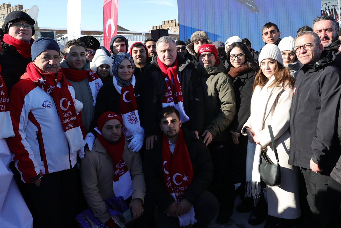 Dün, bugün ve daima!
Şühedanın izinde...🇹🇷

Aile ve Sosyal Hizmetler Bakanımız Sayın <a href="/MahinurOzdemir/">Mahinur Özdemir Göktaş</a> ile Sarıkamış Harekâtı’nın 111. yıl dönümünde, ülkemizin dört bir köşesinden gelen binlerce gencimizle beraber yürüdük.

Vatan uğruna şehadete yürüyen kahraman ecdadımızı rahmet