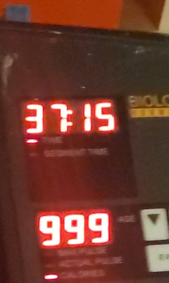 MoonFolded's tweet image. The treadmill thinks i lost 999 calories in 37 minutes its lying to me right???