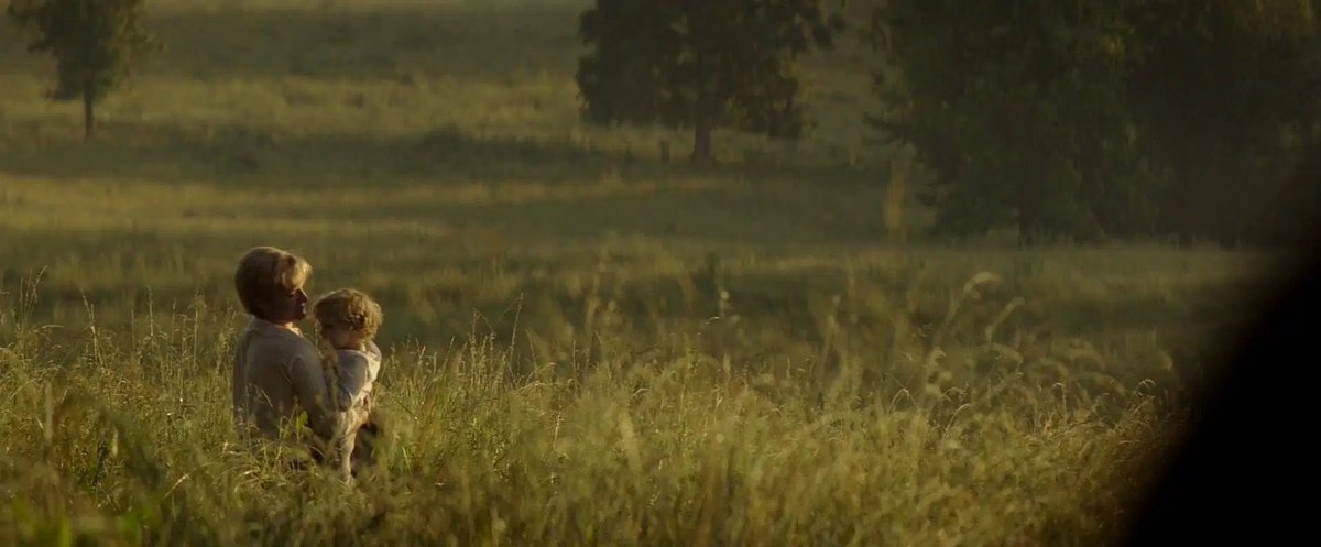 thngergames's tweet image. esse ano fazem 11 anos que tentamos explicar que a katniss não virou uma dona de casa no final de jogos vorazes, que ela não é uma super heroína, é só uma pessoa normal que passou por vários traumas, perdeu pessoas que ama e só quer encontrar a felicidade de alguma forma