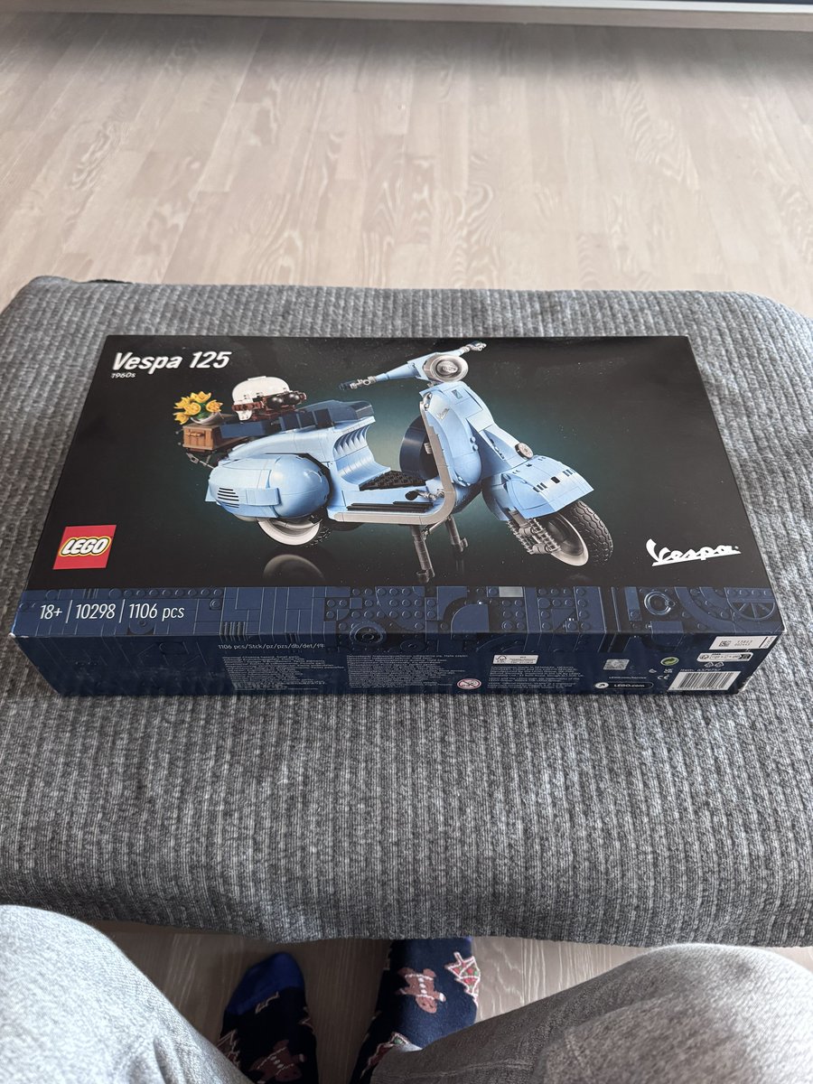 Ухх эта коробка ждала больше двух лет чтобы быть собранной :) Нужна была специальная полочка под него