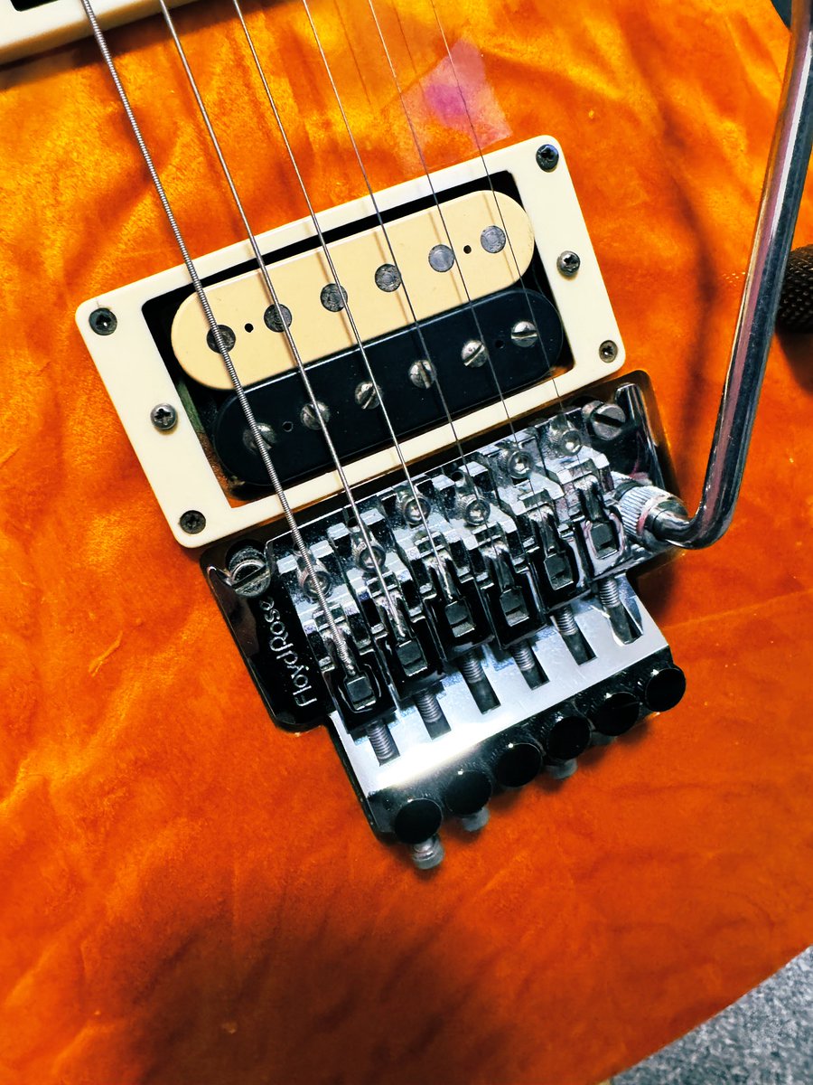 FERNANDES 兄弟機もってまーす🎸90年代〜2000年代はほんとお世話になり