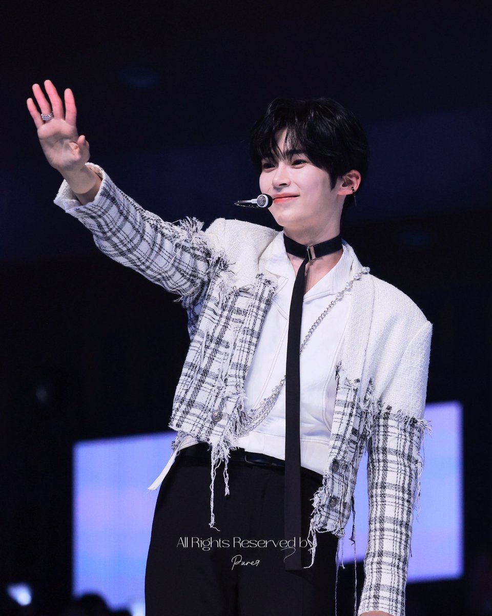 Pure9_0's tweet photo. 251231 MBC 가요대제전 

#성한빈 #SUNGHANBIN #ソンハンビン
#제베원 #제로베이스원 #ZB1 #ZEROBASEONE https://t.co/4yyjVi2Dlh