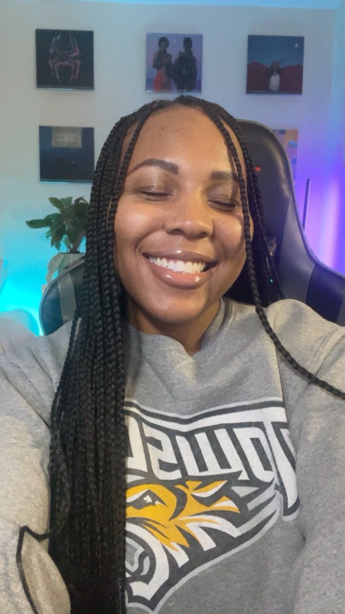 It’s been a whole week! Let’s catch up, watch some clips, then… Our first Song Battle Sunday of the New Year!!! 

Get in here, so you can vote on the genre &amp; submit your songs! 😊

Live now: twitch.tv/kyinreallife