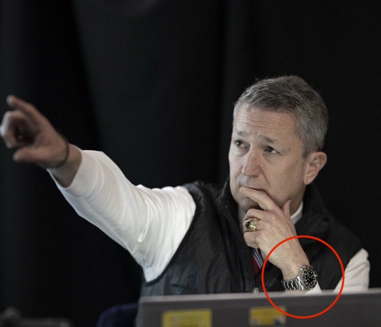 watchesofespion's tweet image. CJCS General “Razin” Caine wearing a Rolex GMT-Master II in the makeshift situation room during “Operation Absolute Resolve.” Worn alongside a class ring from Virginia Military Institute, Caine’s Rolex appears to be the reference 116710LN.