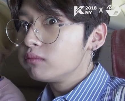 bottomleeknow's tweet image. … sniffles