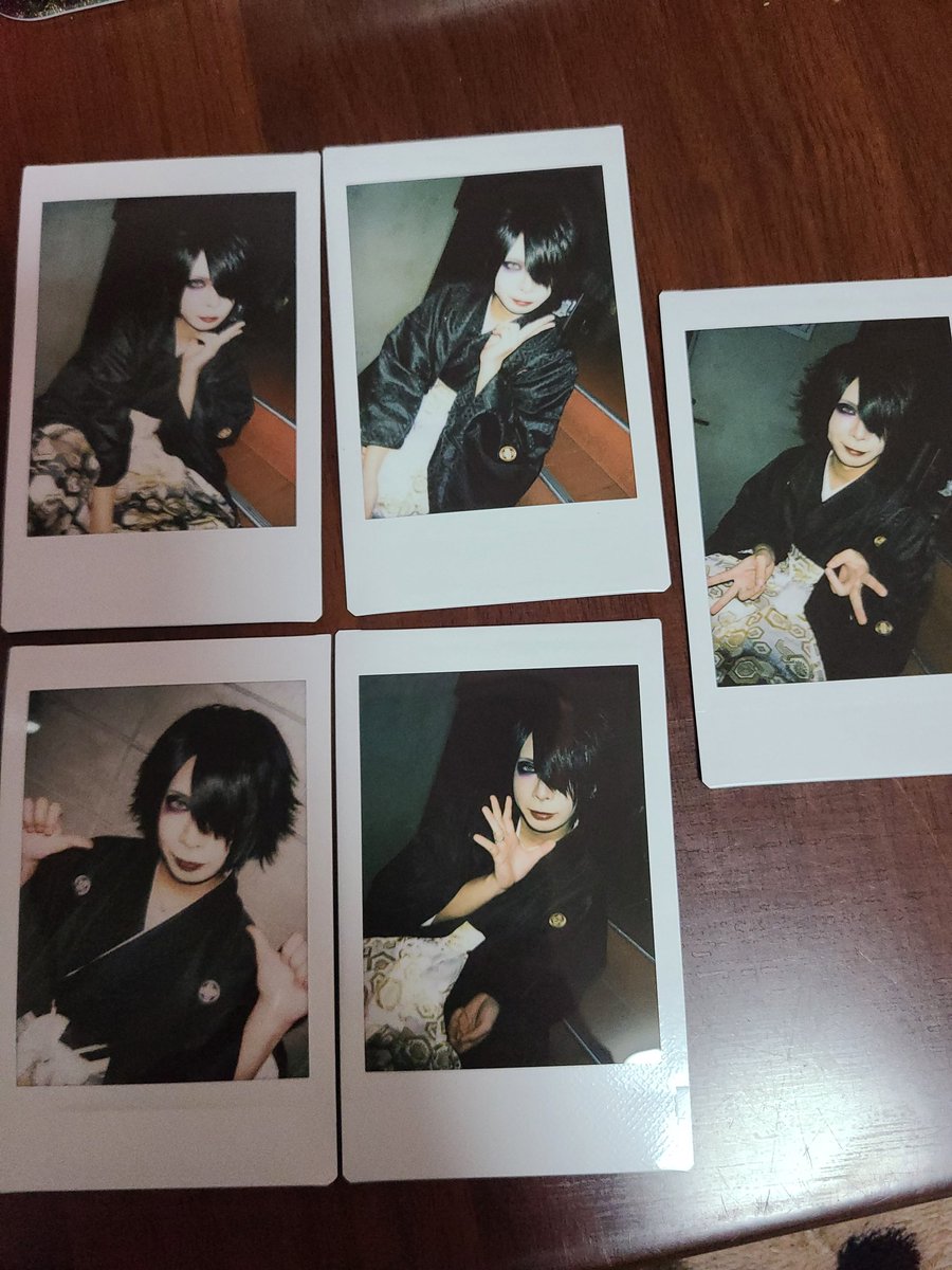megghz__'s tweet photo. 【チェキ 交換 お譲り】

1/4 グラビティ ONEMAN  夜明けエラー
渋谷REX 
当日チェキ杏さん4枚
アー写チェキ杏さん１枚

求:りくとさん　or　定価+送料

お気軽にお声かけください https://t.co/wZ9Xe456jJ