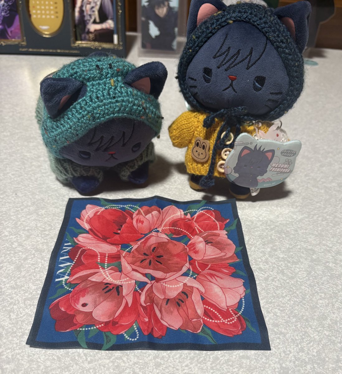 念願のガチャガチャしてきた結果です。
さとさん（<a href="/a_____sa95/">さと</a> ）のポスト見て私も欲しくなりガチャしてきました。
3回して柄ダブりの色ダブり🤣
この青地のチューリップ柄欲しい方いらっしゃいましたら、プレゼントします。
送料もこちら負担します。うちのめぐにゃんさんとお揃いになります🥰