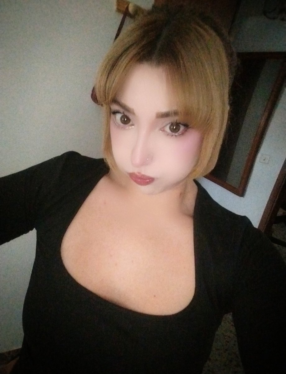 demonqueenlol's tweet photo. To work~ i feel kinda lazy not gonna lie https://t.co/9IBAAt4Dvm