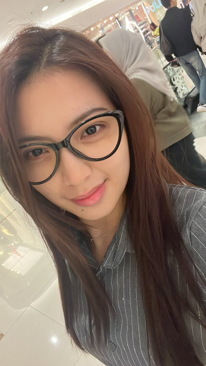 sabtnd's tweet photo. cicii mommy gwee @S_GraciaJKT48 😖🩶 https://t.co/HwN0Ym0qFi