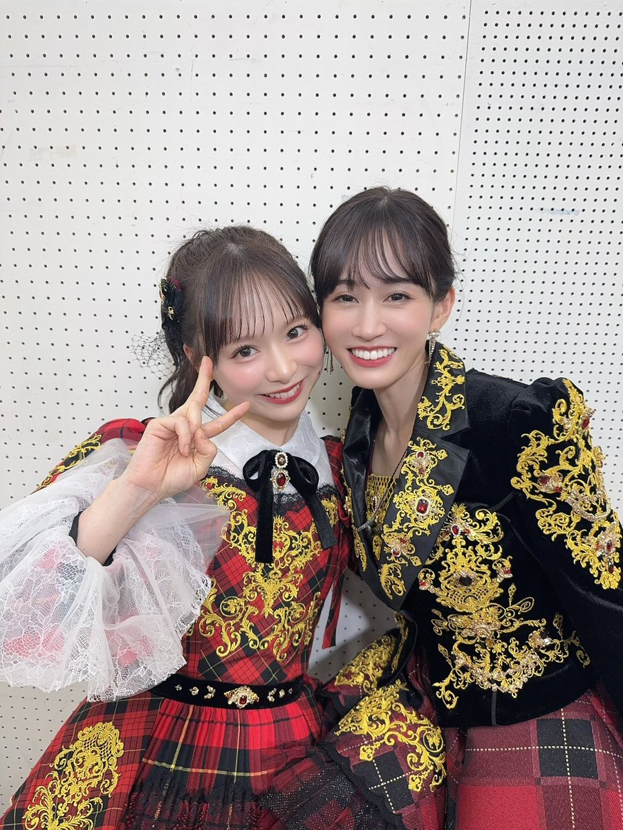 Kuranoo_Narumi_'s tweet photo. 前田さんと2ショットを
撮っていただきました🥹📸
変わらないというより
更に増し増しの笑顔で
ステージを楽しんでいらっしゃる姿を
こんなにも近くで見ることができて
感激でした🥲
「フライングゲット」の頭で
キラキラ出来て嬉しかったです✨ https://t.co/lIjVYKZByQ