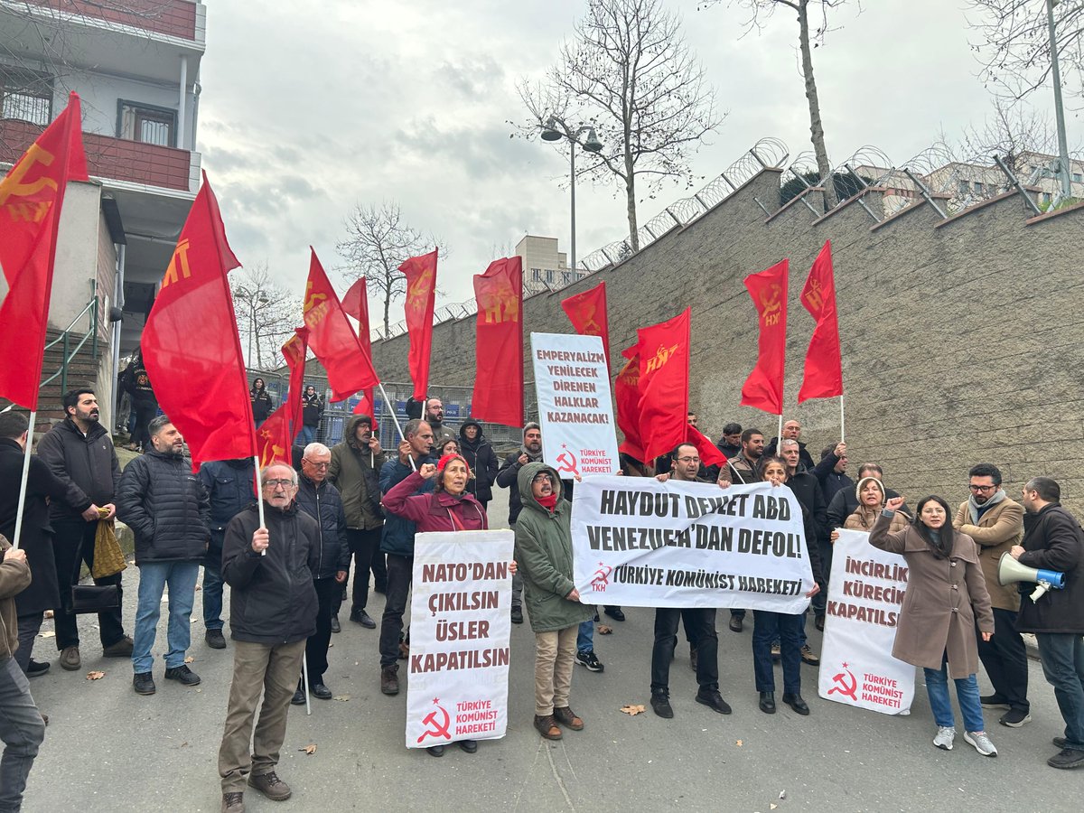 📣 Türkiye Komünist Hareketi haydut devlet ABD'nin kapısına dayandı! 
🔴Partimiz TKH emperyalist ABD'nin Venezuela'ya dönük müdahalesine karşı konsolosluk önünden seslendi
🔴Maduro'yu haydutça alıkoyan Trump'ı ve işbirlikçilerini ülkemizde istemiyoruz! 
Emperyalizm yenilecek,