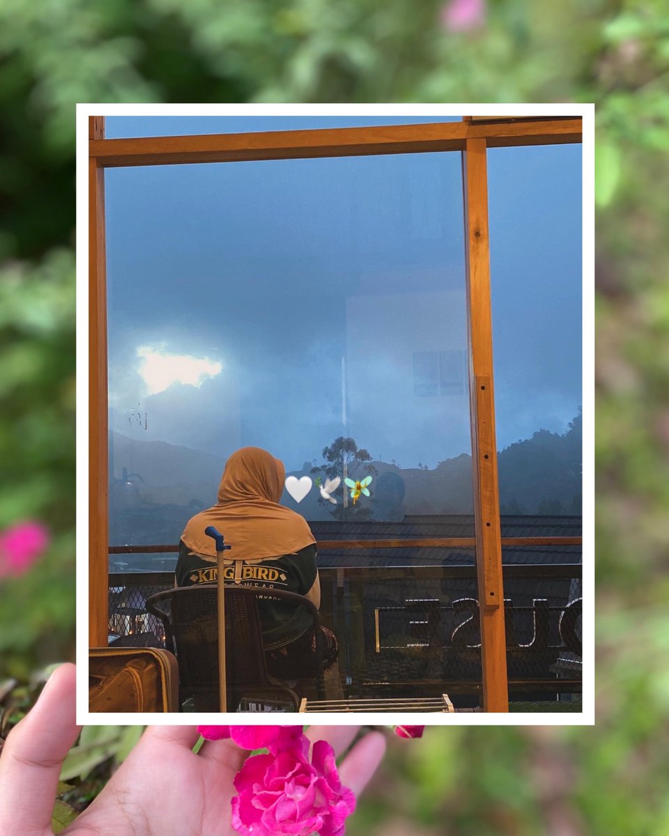CENUUUNG's tweet photo. Boleh rindu bu🥲 rindu berkeluh kesah, rindu bentakan ibu, rindu omelan ibu, rindu izin main, bahkan hal hal kecil sekalipun😭

#Al-fatihah https://t.co/4sp21OidfU
