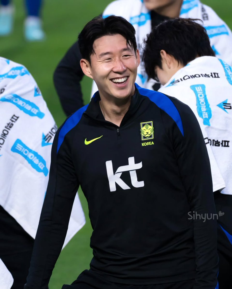 librarygreenie's tweet image. happy pill 🍃