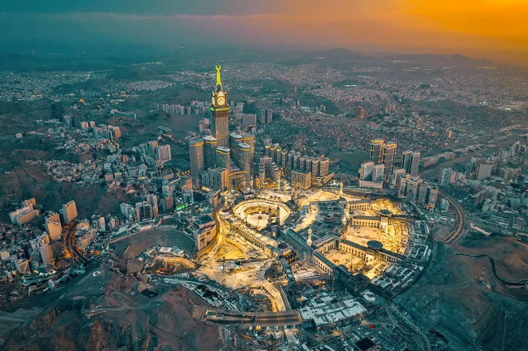 د ارشاد، حج او اوقافو وزارت:

د روان (۱۴۴۷) هـ ق کال د حاجیانو لپاره په مکه مکرّمه، مدینه منوّره او مقدّسو مشاعرو کې د استوګنې، تغذیې، ترانسپورت او نورو اړینو خدماتو قراردادونه بشپړ شول