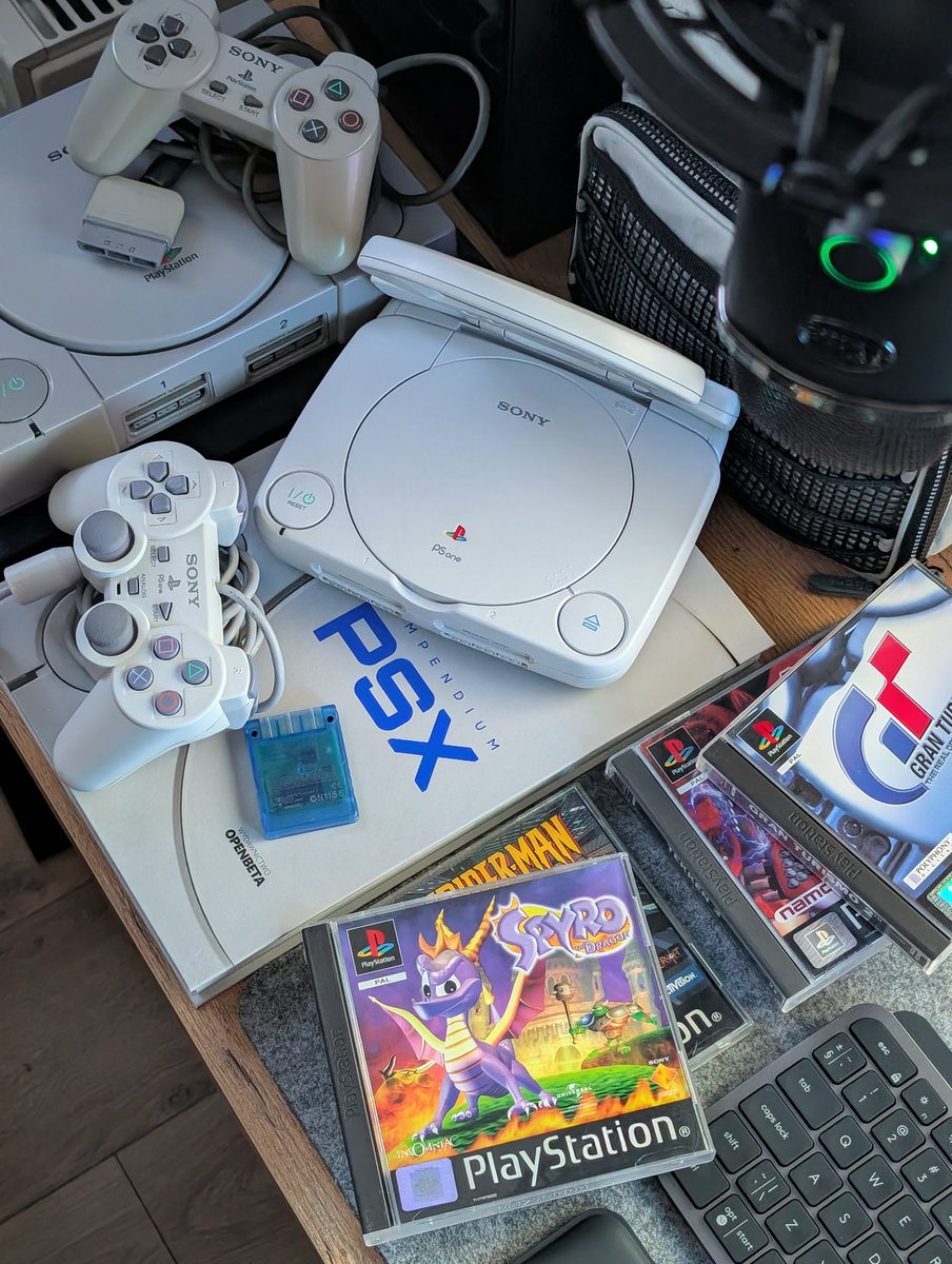 Właśnie siadamy do 130. odcinka podcastu, który będzie niemal w całości o pierwszym PlayStation 🫶 Dzieje się! 😍