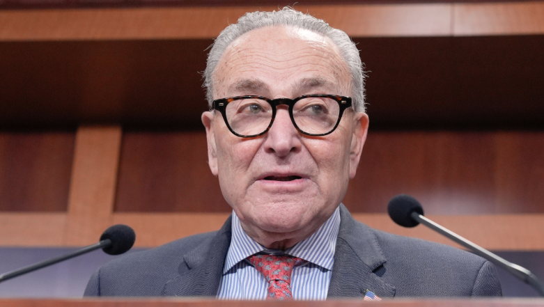 Schumer on Maduro capture: 'You don't treat lawlessness with other lawlessness'

Follow live: trib.al/VVQq9yv