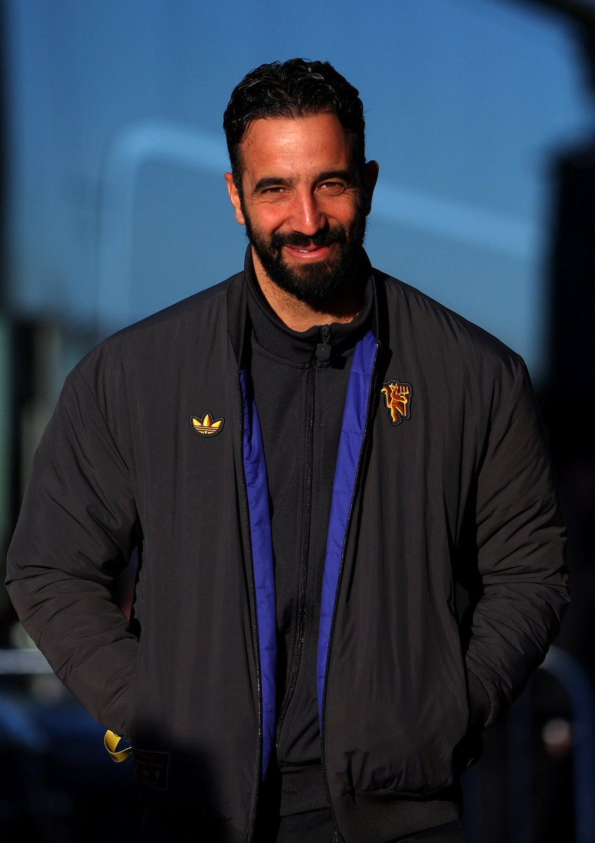 هذا انسان سايكو مختل عقليا كيف يدرب مانشيستر يونايتد ؟
4-2-3-1 هي الخطة الانسب لمانيو

اعتقد انه يضع التشكيل والخطة وهو سكران😅
<a href="/ManUtd/">Manchester United</a>