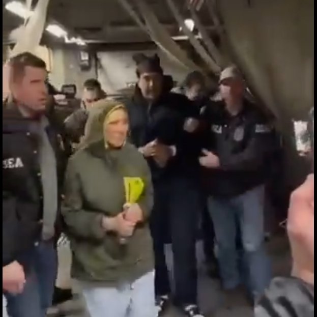 Maduro ha sido traicionado por Delsy y Jorge Rodríguez. Maduro tiene información muy poderosa de Cuba y los grupos terroristas Hamas y Hezbollah. Maduro va negociar una gran rebaja de su condena y liberar a su esposa Cilia.Trump va realizar una jugada maestra #Venezuela #Cuba