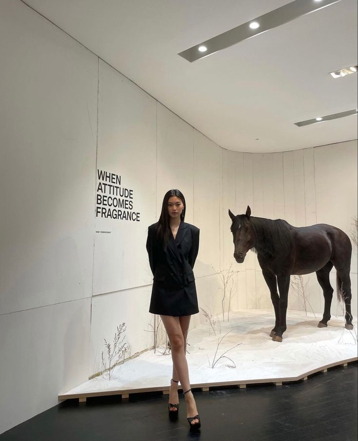 mistoteos's tweet image. ㅤㅤ
Maddy melihat kearah sisi panggung, melihat sosok gadis cantik sudah siap melakukan spinwheel bersamanya. "Cara akan menemani kita untuk mengundi siapa ya yang akan mendapatkan hadiah mewah waw waw wew kita! Berdoa dulu!"
ㅤㅤ