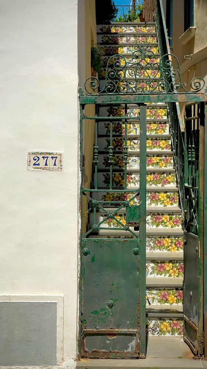 kafkaesquue's tweet image. 