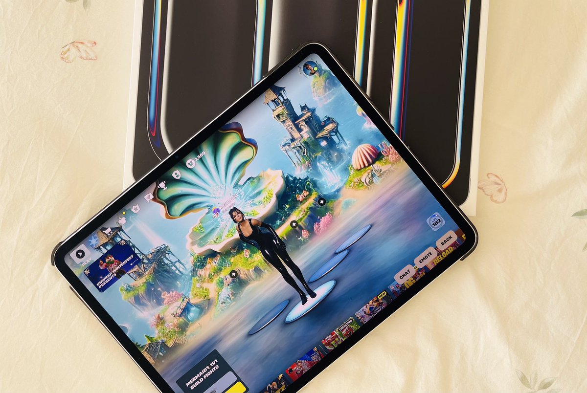 Sooo happy 🥹 I am officially back on mobile with my brand new iPad Pro 13”! Can’t wait to start grinding on 8 fingers again and get that cash!