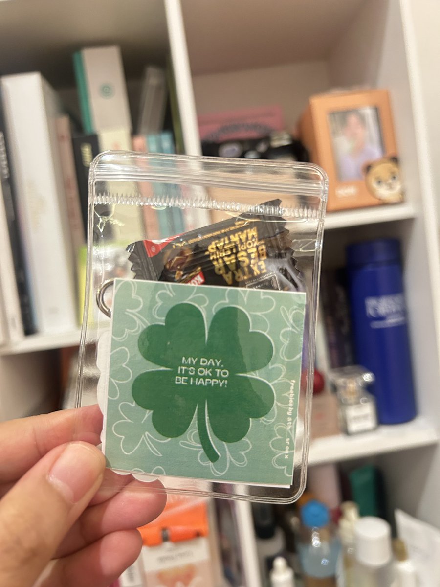 th___sr's tweet image. made a little freebies for #TheDecadeinKL #Day6inKL 
it's BriWoon (keychains and stickers) wearing Jepun flower from Bali (as I'm coming from Bali) see you at the venue~ i'll be handing out randomly or you can just say hi~ can't wait!!