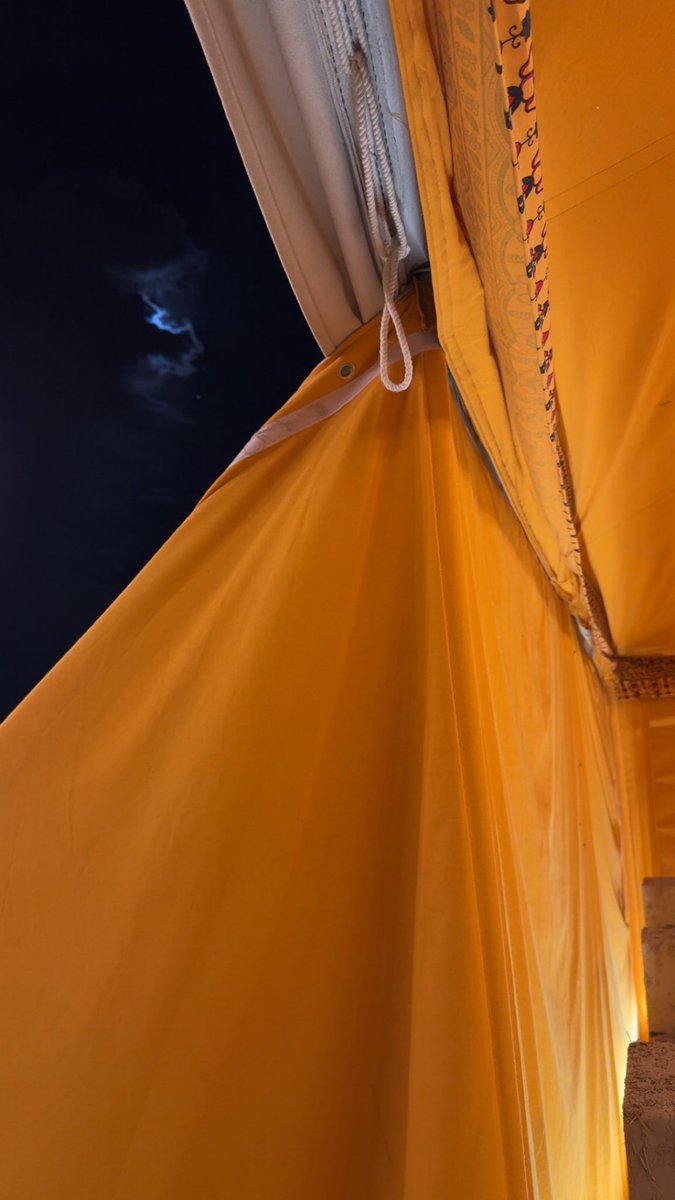 _23f's tweet image. كل عام وانتي تنزلين .. وتشدّين 
من بيتك لبيت القصيده لصدري