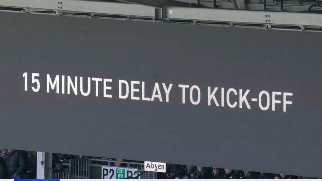 Cbetgg's tweet photo. Fulham vs. Liverpool was delayed by 15 minutes due to a medical emergency involving a spectator.
#FULLIV https://t.co/UIgUorC801