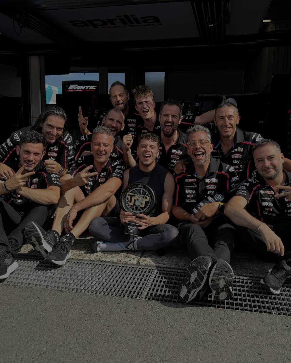 killmvmnd's tweet image. ᅟ
ᅟ
ᅟ
⠀       ⠀⠀                  ciao 2025 🖤 
ᅟ
ᅟ
ᅟ