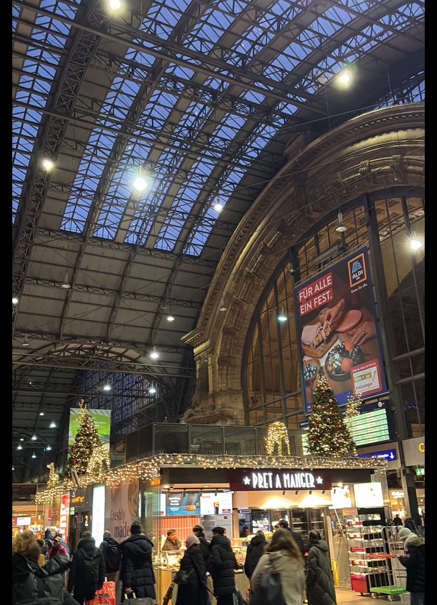 „Der Frankfurter Hbf ist voll hässlich“

Der Frankfurter Hbf: