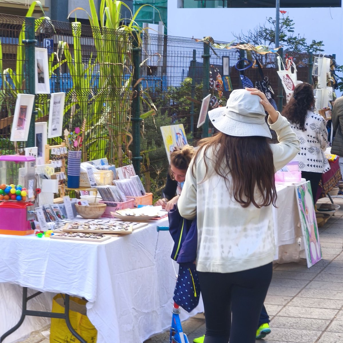 LasCanteras's tweet photo. Maravilloso mercadillo dominical en el parque Pino Apolinario (por debajo de la plaza de  Farray)
Organiza Asociación Atlas https://t.co/u9gwI9Ru84
