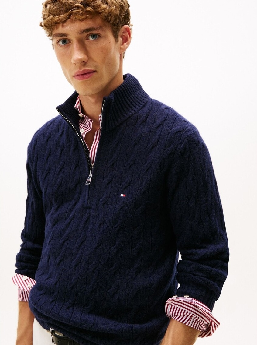 トレンドのハーフジップトップス。 素材やテクスチャーで、広がる