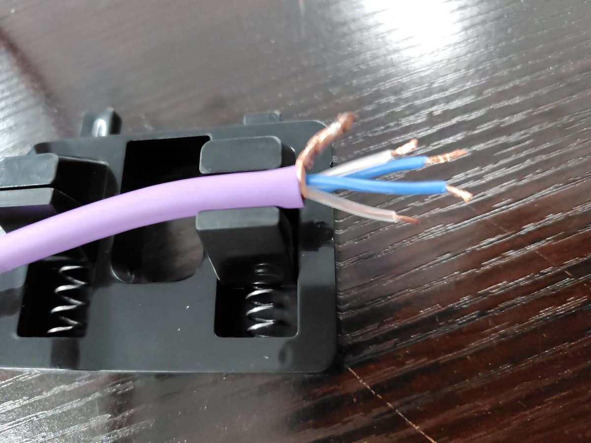 4芯のシールドの音を帰ったら確かめる。 レスポンスは悪くなるみたいだけどね。 土日も含めビットコインセッティングも完璧ですわ💸