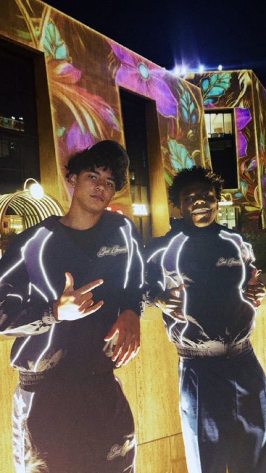 ArobaseGiovanny's tweet image. 🔴 IShowSpeed apporte son soutient à la nouvelle marque de vêtement de Cristiano Jr : Sui Generis ✨

(via @ActuCR7_)