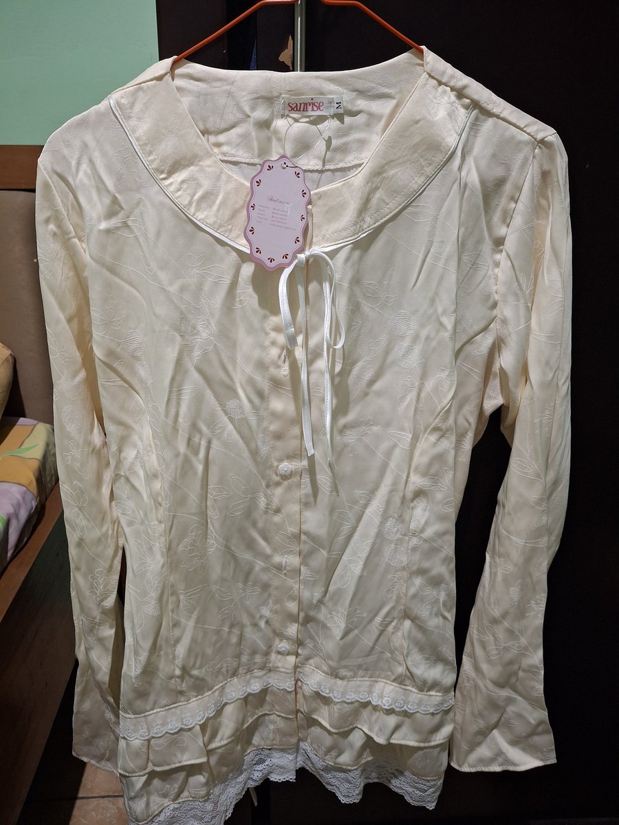popcooornsweet's tweet photo. wts baju sanrise lucuuu masih baru masih ada label tag nya yuk 110k ajaa bisa langsung checkout yaaa https://t.co/6B4W9SmzTC https://t.co/j0YWxKcz9M