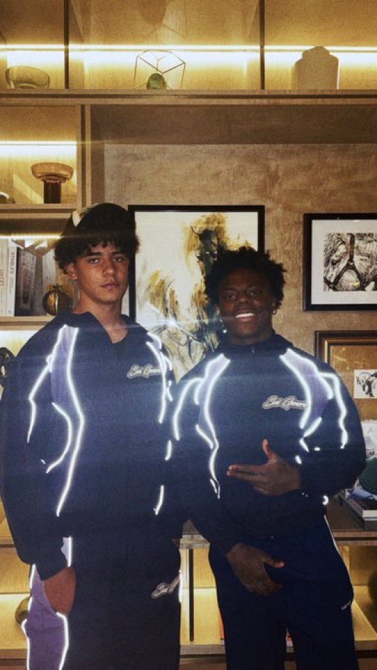 ArobaseGiovanny's tweet image. 🔴 IShowSpeed apporte son soutient à la nouvelle marque de vêtement de Cristiano Jr : Sui Generis ✨

(via @ActuCR7_)