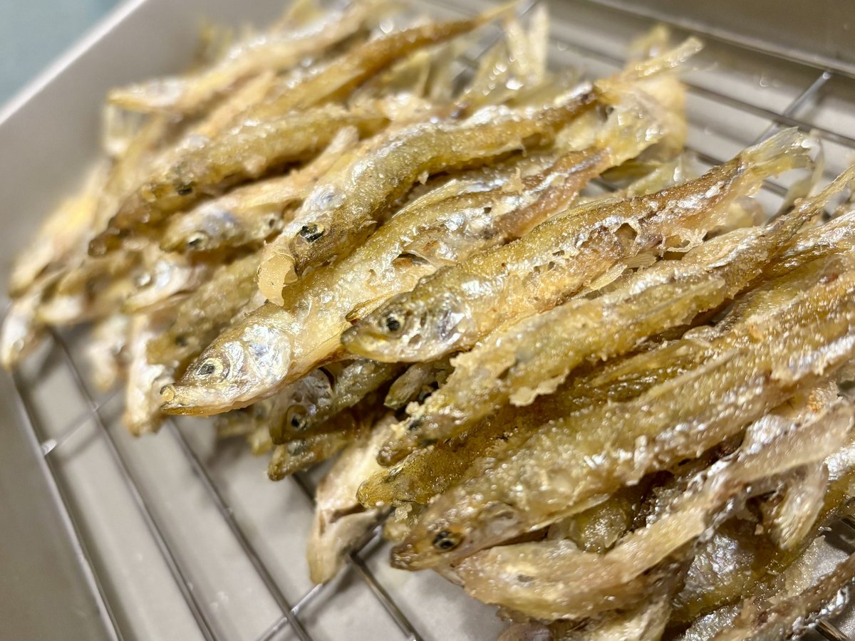 Lica_Ree's tweet photo. わかさぎをたくさんいただいたので
からあげにしてみました😋 https://t.co/QXS4cho7wL