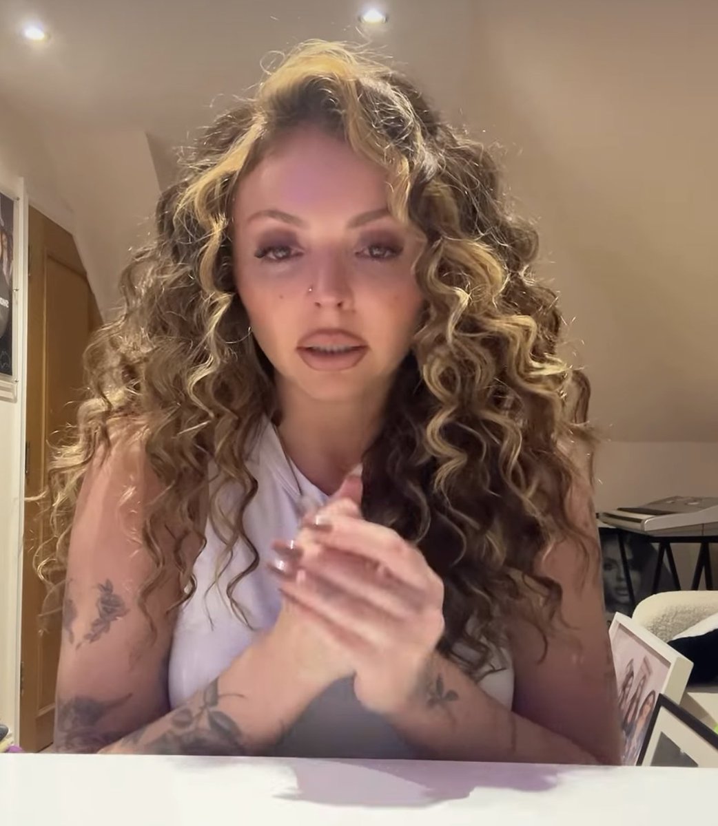 I feel so bad for Jesy...I feel like this is the perfect opportunity for Perrie and Leigh-Anne to reach out to her and support her as fellow mothers