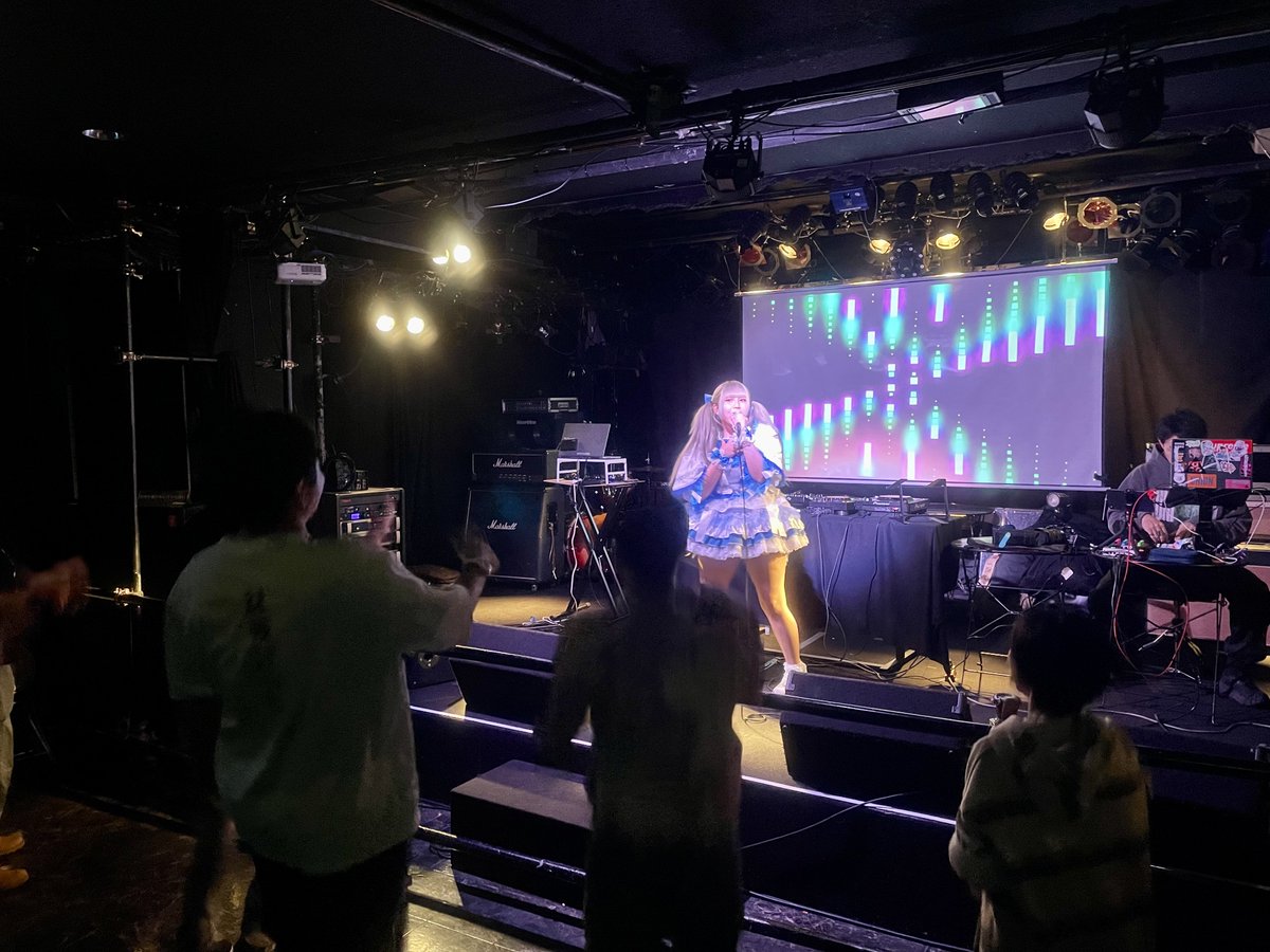 DJタマキ tweet media