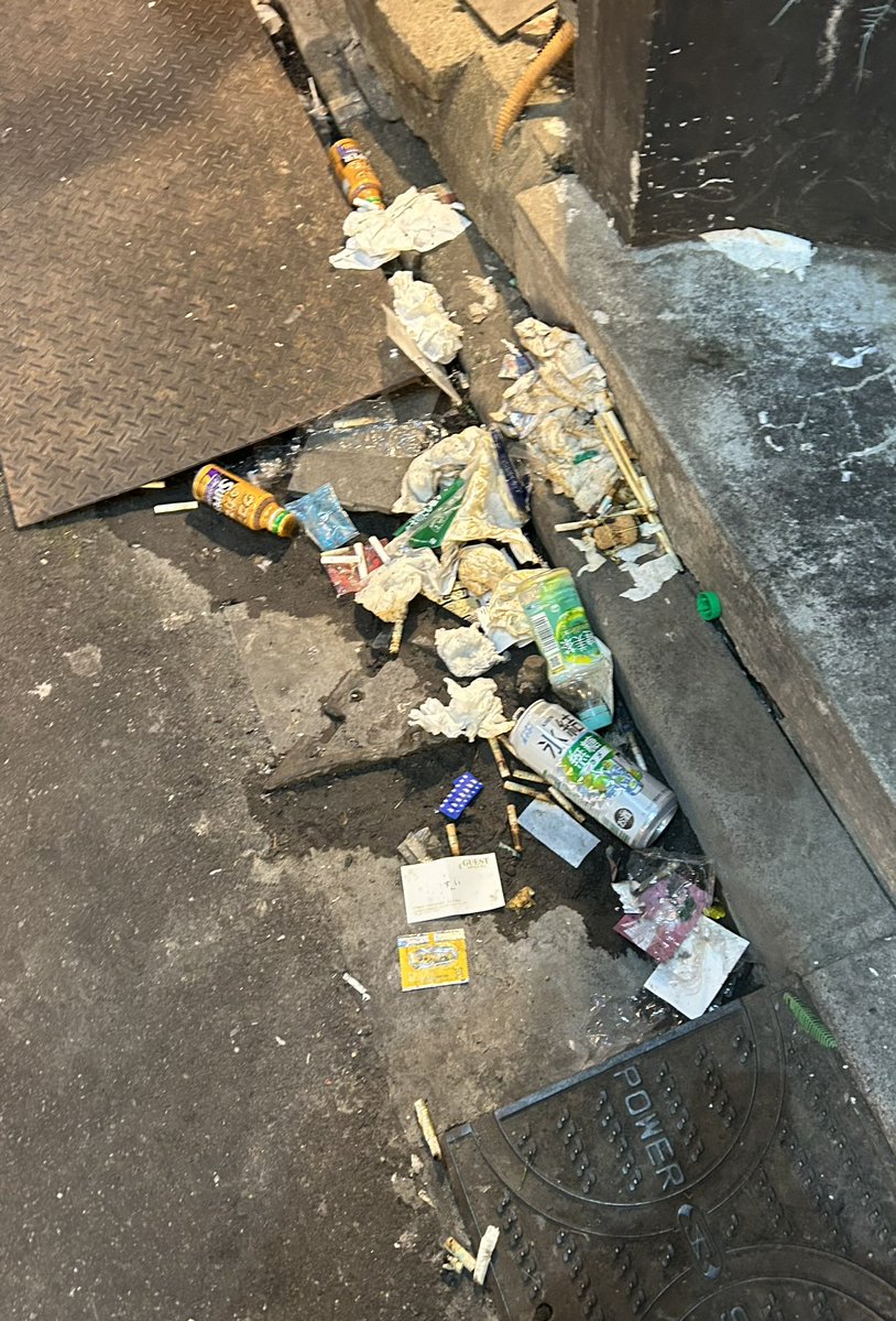 けんちゃんおみせまえのみちもきたなくぅ⭐︎
よぉ〜し19にち19じからおそうじやるくぅ⭐︎
#歌舞伎町
#歌舞伎町平和会