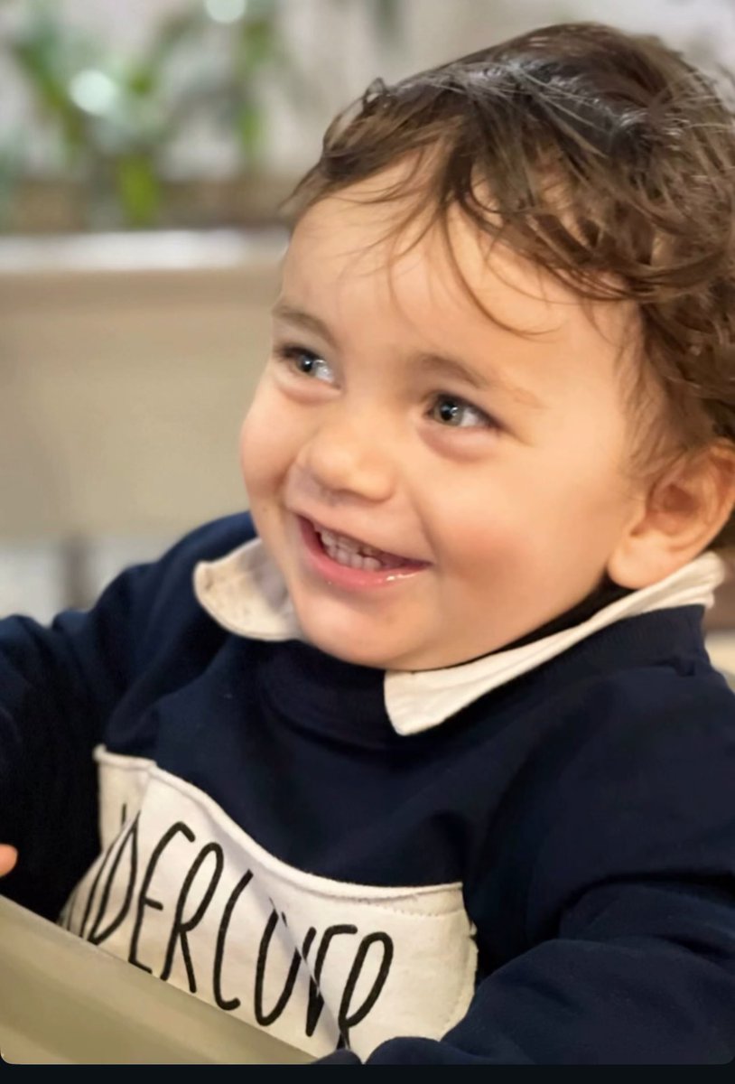 nadness11's tweet image. Osama, âgé de quatre ans, a été tué avec ses frères et sœurs Rital et Nour, ses grands-parents, ses tantes et son oncle lorsque l'armée israélienne a bombardé une école qui abritait des familles déplacées pendant sa guerre génocidaire contre Gaza.