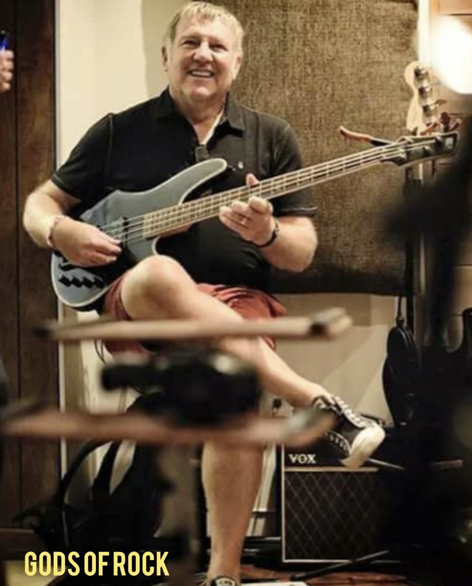 If the future's looking dark
We're the ones who have to shine
If there's no one in control
We're the ones who draw the line
Though we live in trying times
We're the ones who have to try
Though we know that time has wings…

#RipNeilPeart 
Happy Lifeson Day #RushFamily 🔩