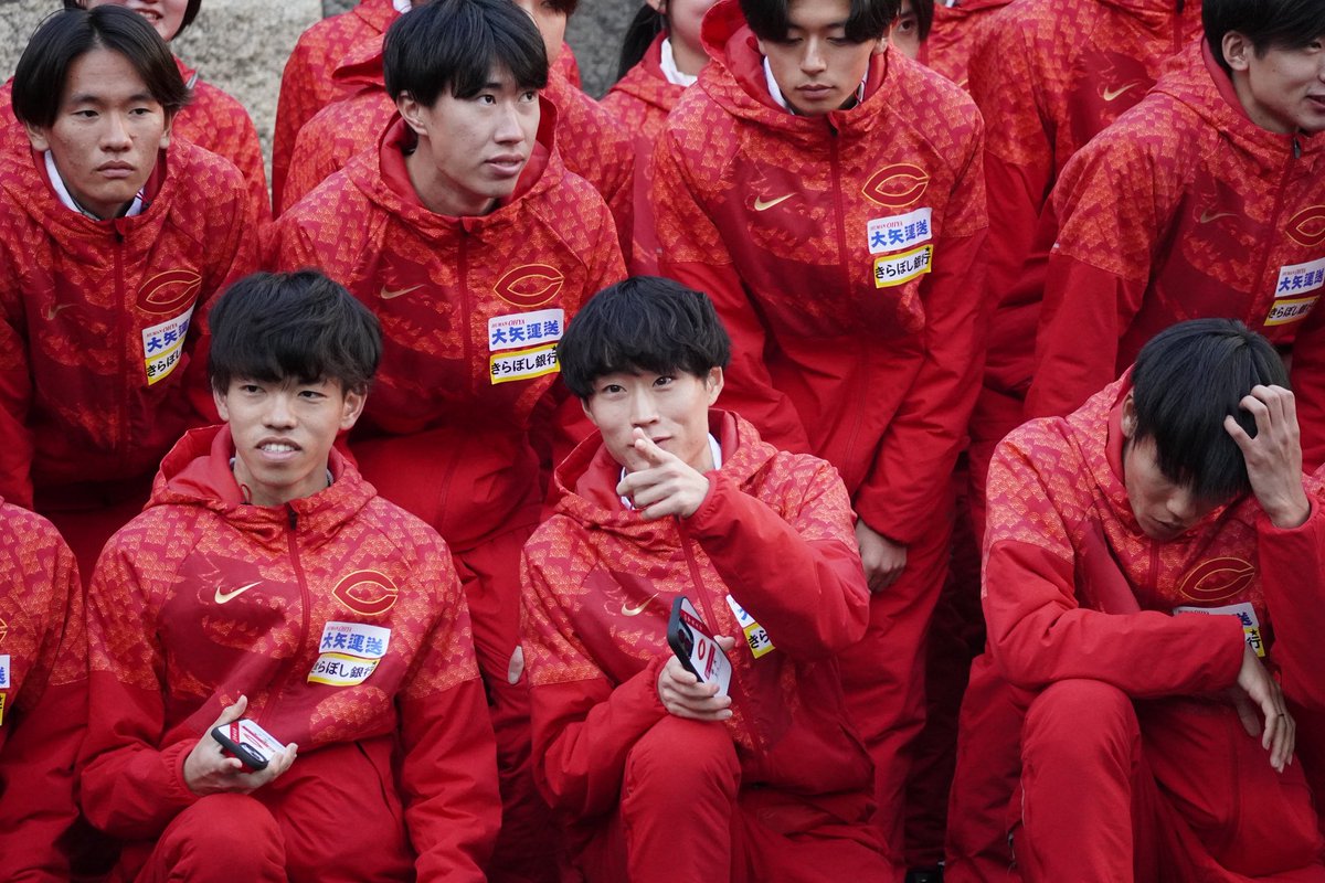 aepa47's tweet photo. #箱根駅伝2026 中央大学報告会

本間 颯選手
公式のスマホケースを使ってるのを岡田選手と見せびらかしてた😸
  #箱根駅伝  #中央大学  #本間颯 選手 https://t.co/PyhHxATeLT
