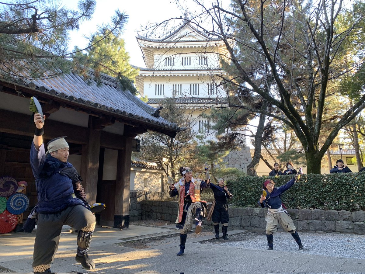 oshi_omotenashi's tweet image. 新年１発目忍城おもてなし出陣！
甲斐姫と遊軍あおちゃん、なしちゃん、せんちゃん、しげ兄。
久しぶりに東門での戦国演舞もあったのだ〜
ご来城のみなさんに行田の魅力が伝わっていたら嬉しいね。

また忍城で会おう♪

大将　成田“のぼう”長親

#埼玉県
#行田市
#忍城