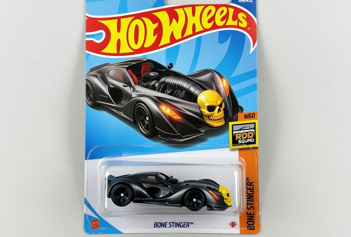 Higeoyazi084's tweet image. 「過去のオリジナル謎車をブリスター化」
過去に描いたHWオリジナル謎車達を
AI編集してミニカー化したら
こんな風になりました😄
カードデザインは2020年頃のデザインですが😅
今年は頑張ってオリジナルカー描くぞ！
皆もホットウィールゲットじゃぞぉ！
👋🐺
 #ホットウィール  #AI  #オリジナルカー