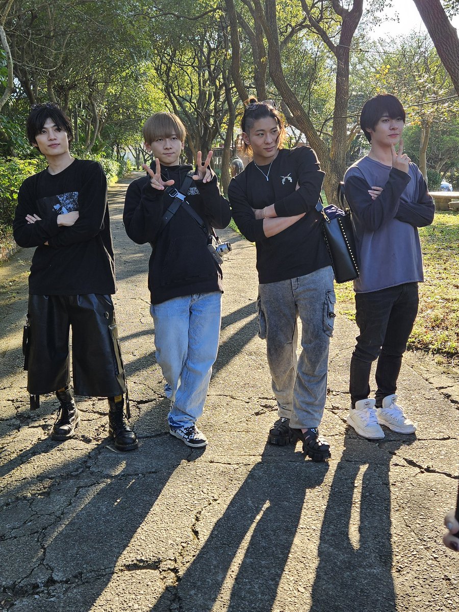 onewwook's tweet photo. 這裡風景真的超好看！
東西又好吃
看到三個大男生在玩
一台投籃機覺得很可愛
喜歡這種輕鬆的樣子…🥰

可以跟大家一起吃飯聊天
今天真是辛苦阿朶的大家了！
很開心能跟你們在一起
很期待下次再相見！愛你們喔！😘
@AduoEvent 
@Reiya_Shin0n0me 
@rikumukai 
@Kento_H_0404 
@dekkai_chimpo https://t.co/bzyTyXfrYl