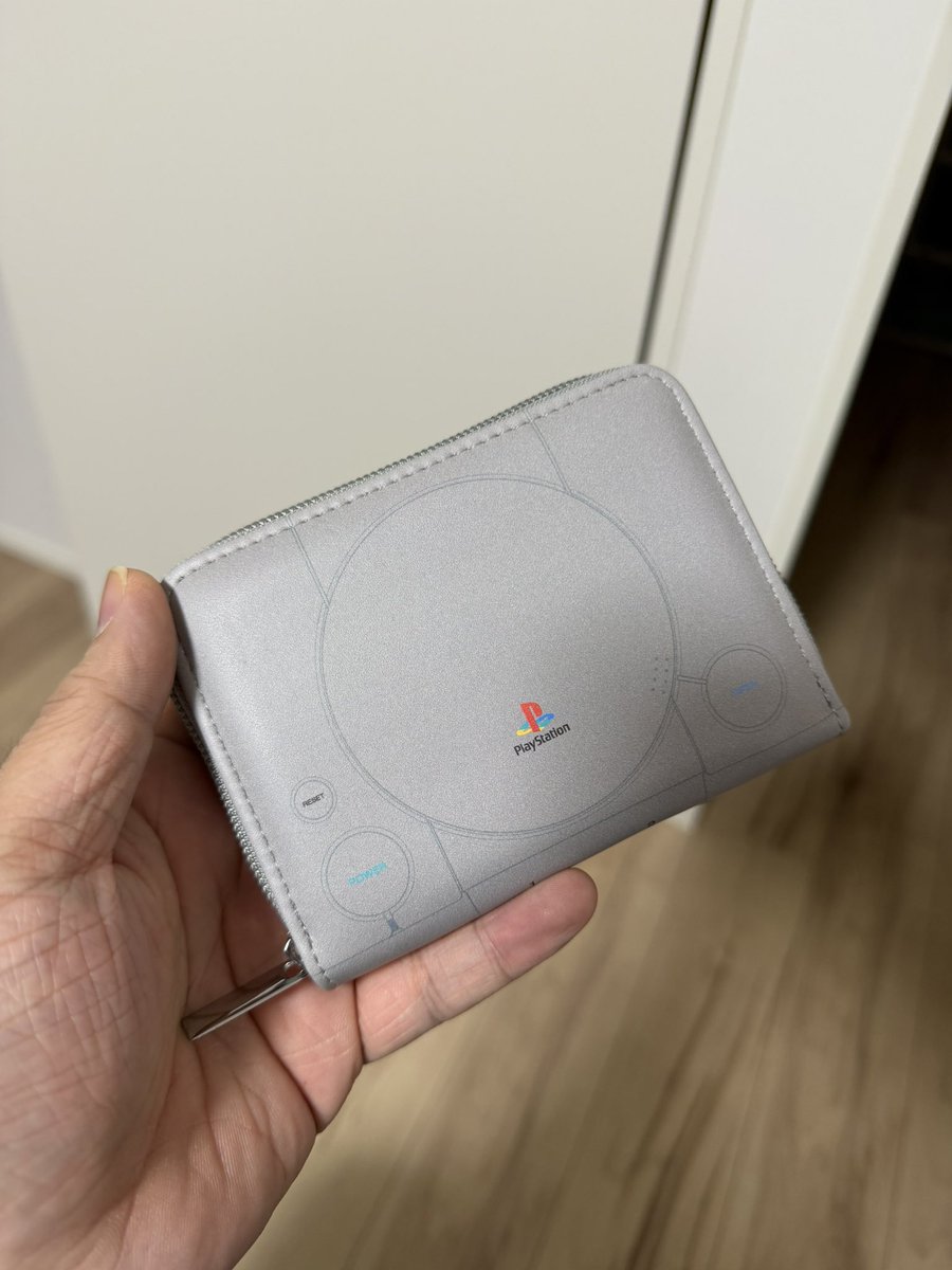 今年40歳になる男の財布がこれではいかんか